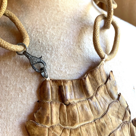 Sweet Olive Tan Crocodile & Shagreen Necklace with Horn Detail & Diamond Clasp - Picture 3 of 5